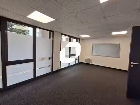 vente commerce courbevoie 92400 114m²