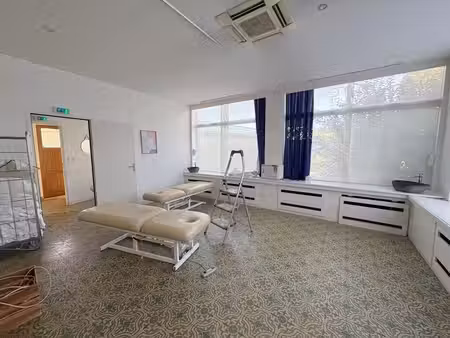 location commerce le pecq 78230 230m²