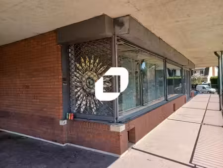 location commerce 182m²