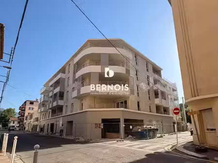 vente commerce toulon 83000 206m²