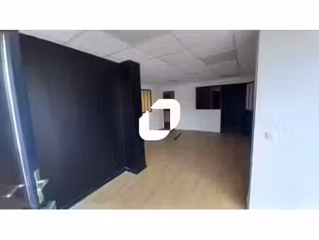 location commerce 56m²