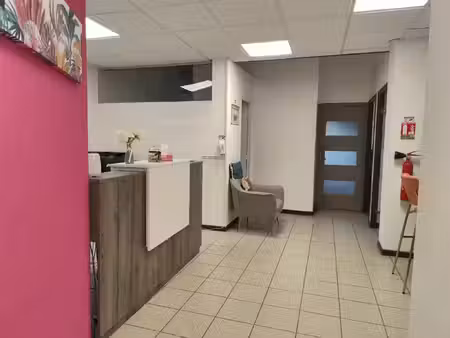 location local commercial 6 pièces 86 m2 à fort-de-france