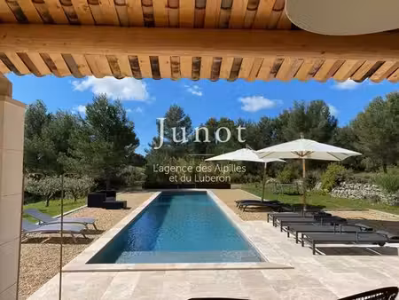 maison de 6 pièces de luxe en location à gordes  france