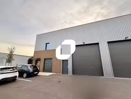 location local d’activités chassieu 69680 229m²