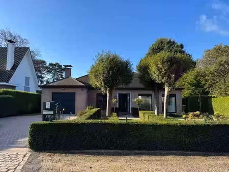 maison de plain-pied rénovée avec garages et jardin sud