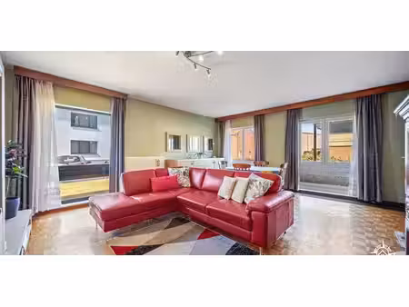 grand appartement rez-de-chaussée avec 2 chambres  garage et cave