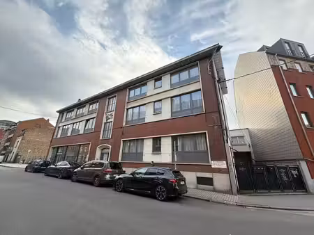 espace professionnel de ± 630 m² avec 5 parkings privatifs