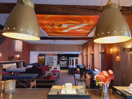 loft équipé de 140 m².