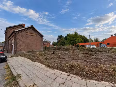 terrain à bâtir vendu avec un permis pour une habitation