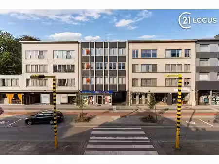immeuble de rapport : 3 appartements et local commercial à b