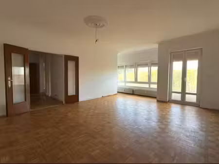 appartement 2 ch de 110 m² à deux pas de la place du miroir