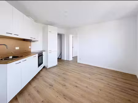 appartement à louer 929 € +(60 €)