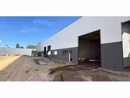 bâtiment d’entreprise à vendre à lot pour € 519.000