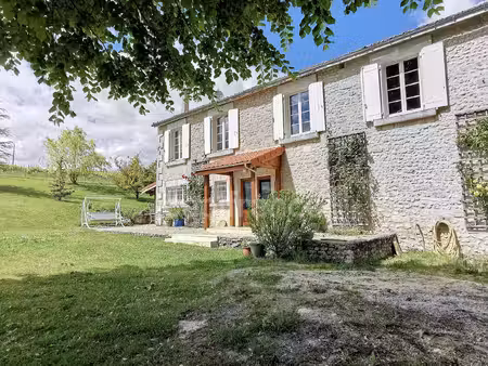dpt charente (16)  à vendre proche de lignieres sonneville maison de campagne