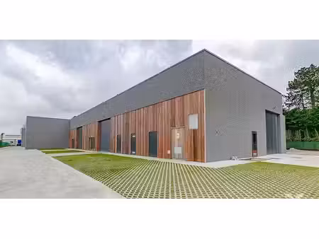 bâtiment d’entreprise à louer à eernegem pour € 810