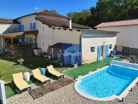 corps de ferme entièrement rénové de 210 m²  5 chambres  piscine  terrain de 703 m²
