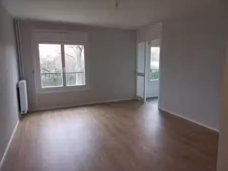 location appartement 3 pièces 66 m² à cluis (36340)