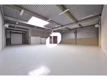 location local d’activités saint-thibault-des-vignes 77400 379m² à 771m²