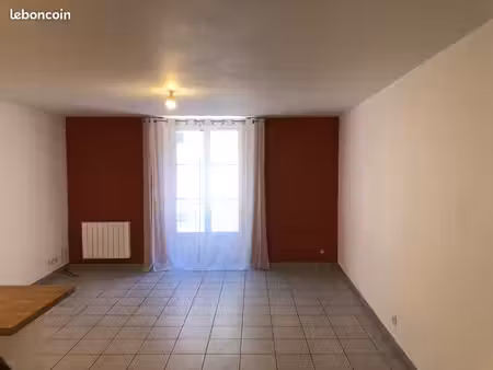 t2 centre lons le saunier 50m2