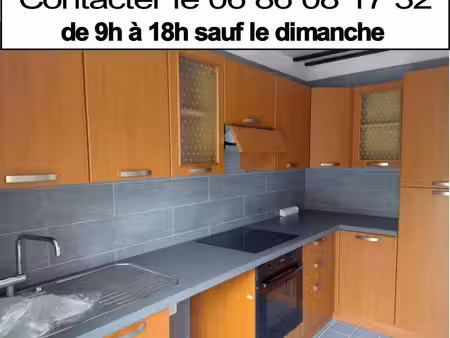 beau f2 et cours terrasse de 50m2 et cuisine équipée et cellier privé