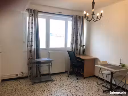 particulier loue studio meublé 19m² à sainte-foy les-lyon 550 euros cc