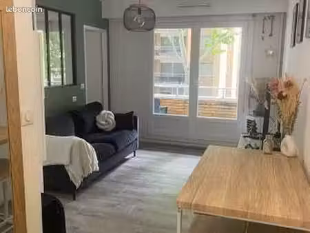 beau t2 refait à neuf et meublé 32m² avec balcon