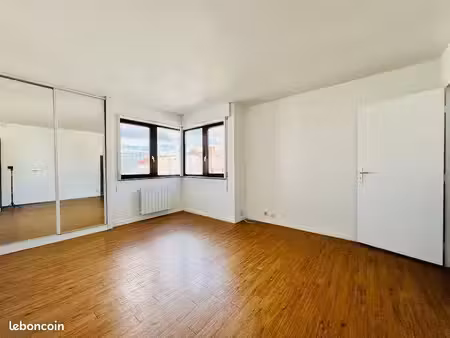 grand studio 27m2 à courbevoie