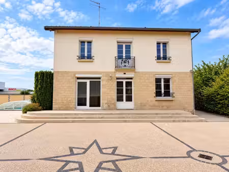 maison de maître avec piscine et dépendance