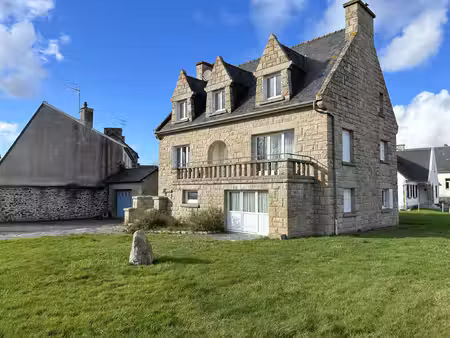 matignon - maison en pierre dans le bourg