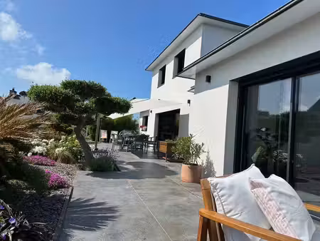 maison contemporaine avec piscine intérieure chauffée sain