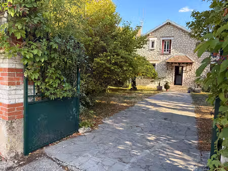 maison rénovée avec dépendance et piscine