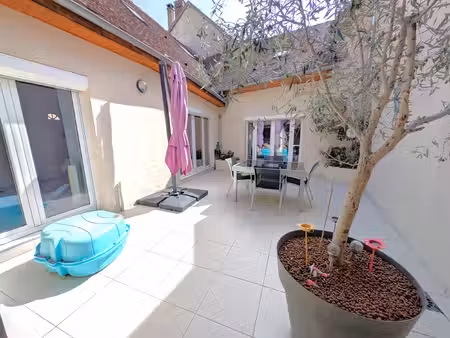 maison au centre d'aillant tous commerces à pied de 176m2 ha
