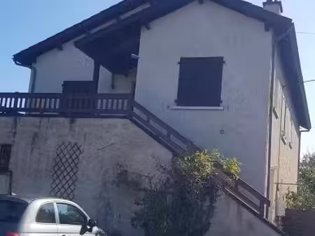 a louer t4 au 1er étage d'un petit collectif
