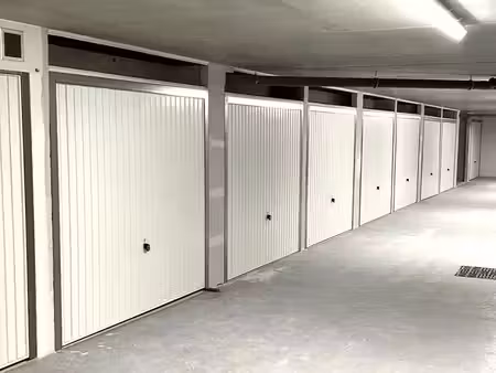 vente garage 17 m² fréjus (83600)