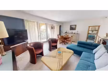 vente appartement 2 pièces 82 m² hyères (83400)