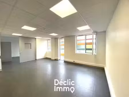 vente local industriel 2 pièces 71 m² la roche-sur-yon (85000)