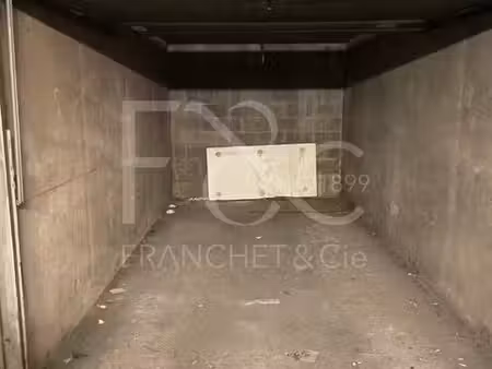 garage en sous-sol situé rue smith 69002 lyon