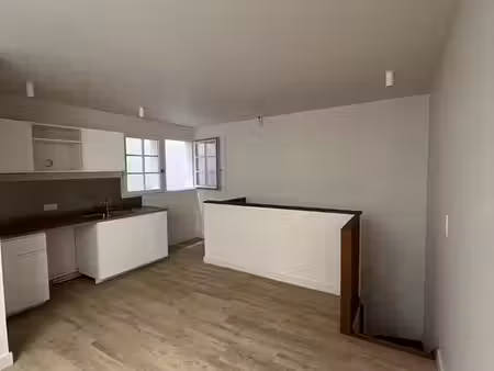 à louer – t2 en duplex inversé– bayonne centre  quartier hôtel de ville/libre de suite