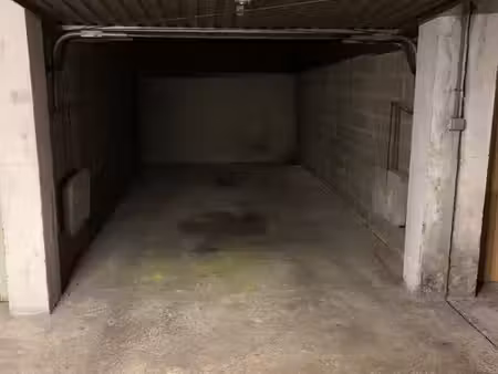 garage fermé en sous sol