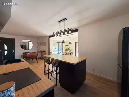maison entièrement rénovée avec piscine