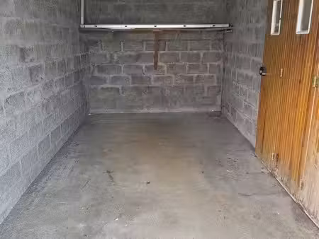 garage fermé 12 5m2 - porte coulissante + accès piéton - quartier ronceray