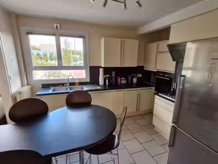 a louer centre ville beau t4 traversant avec terrasse et garage