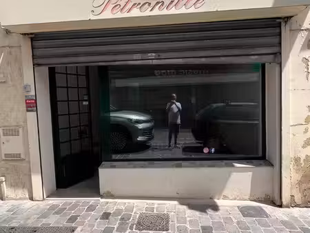 boutique à louer 28 m2 à arpajon 91