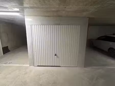 rare – grand box fermé double 23 m² – aux portes de paris (les lilas)