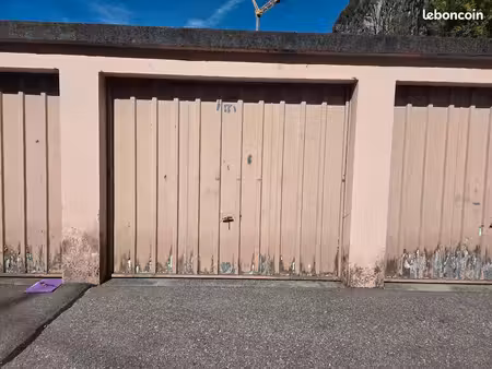 loue garage extérieur fermé