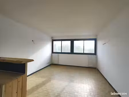 studio 1 pièce 28 m²