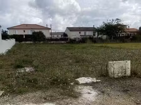 vente terrain à celles-sur-belle (79370) : à vendre / celles-sur-belle