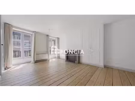 en plein coeur du quartier saint pierre- apt avec ascenseur et terrasse-