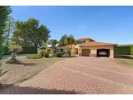 bouliac - secteur prisé  maison familiale avec piscine chauf