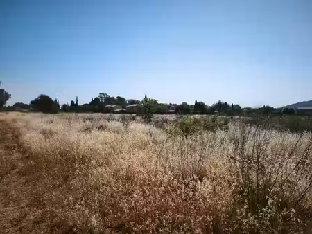 vente terrain 147 m² à cuers (83390)  113 000 €
